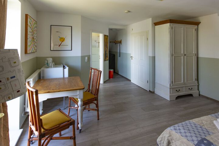 Room 28 of 105