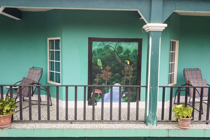 Room 7 of 18