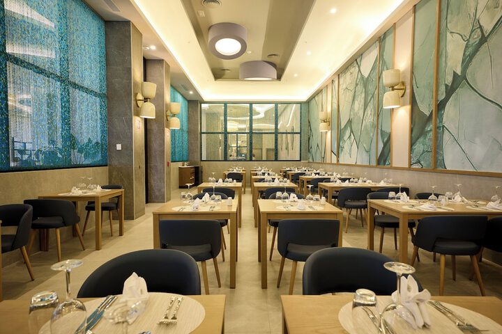 Dining 60 of 101