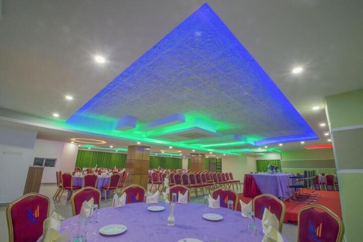 Ballroom/Hall 45 of 55