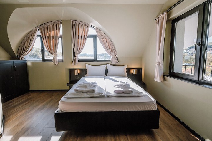 Room 7 of 37