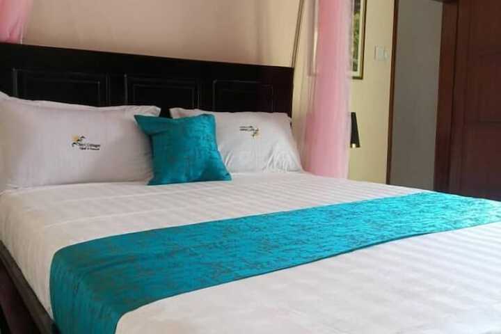 Room 4 of 18