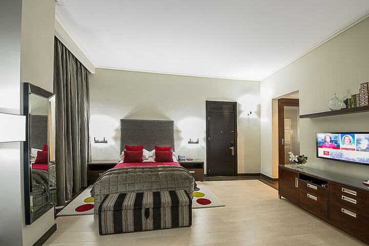 Room 8 of 32