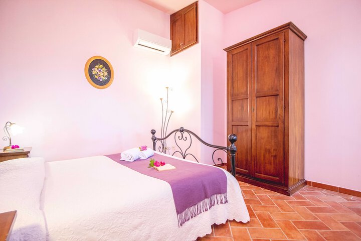 Room 9 of 31