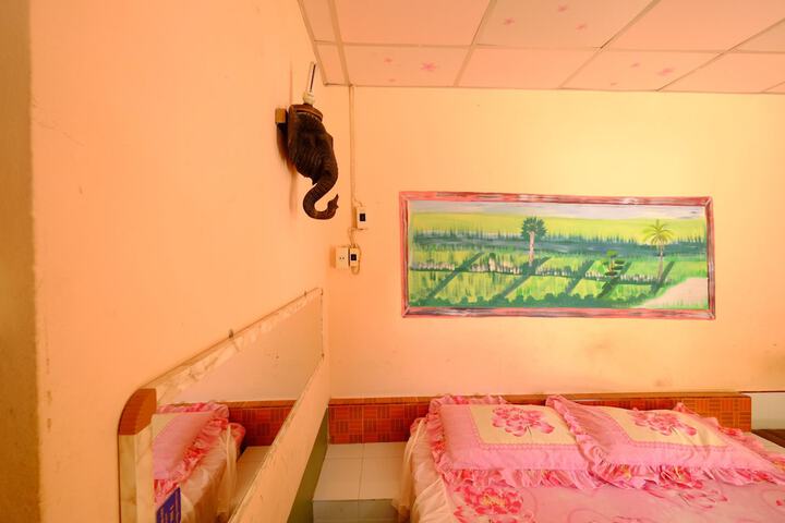 Room 10 of 31
