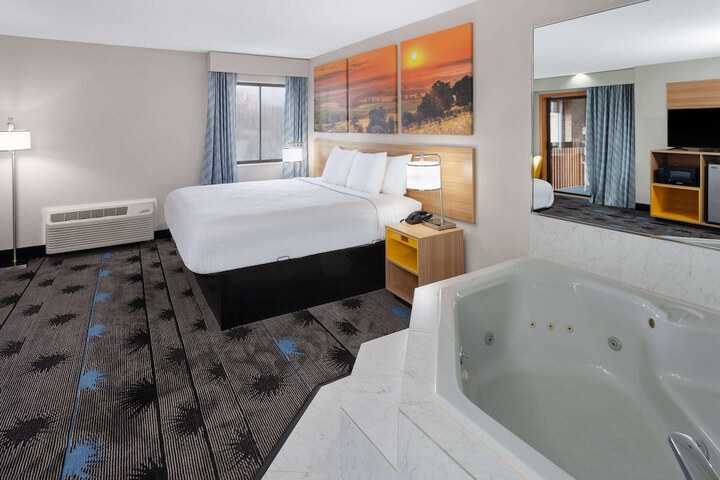 Jetted tub
