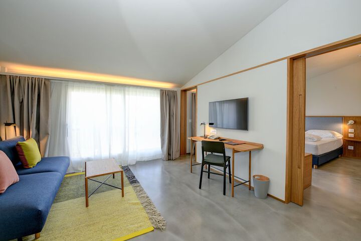 Room 74 of 164