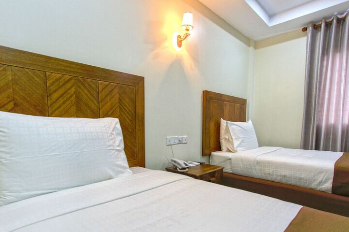 Room 9 of 25