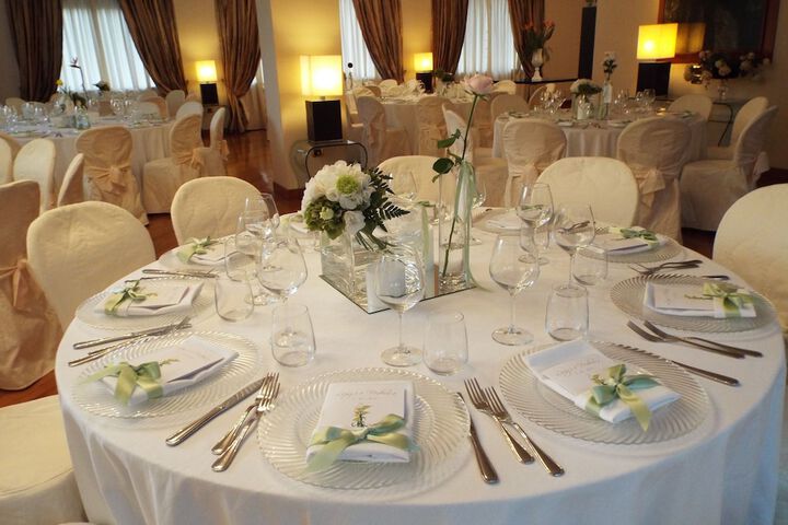 Ballroom/Hall 94 of 152