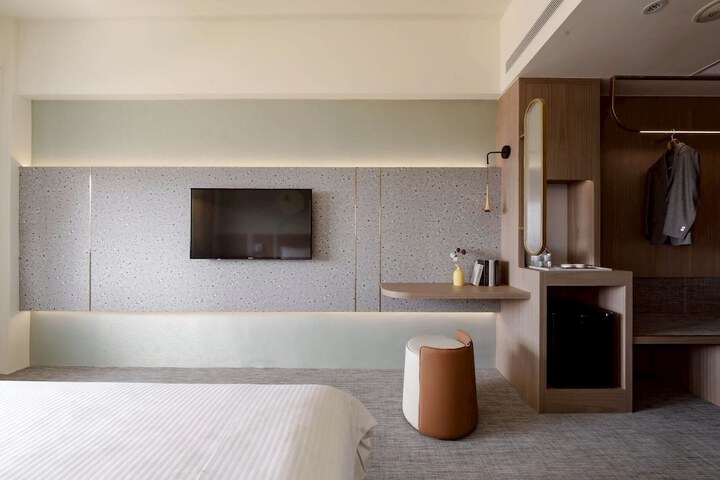 Room 16 of 80