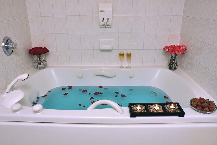 Hot Tub 18 of 28