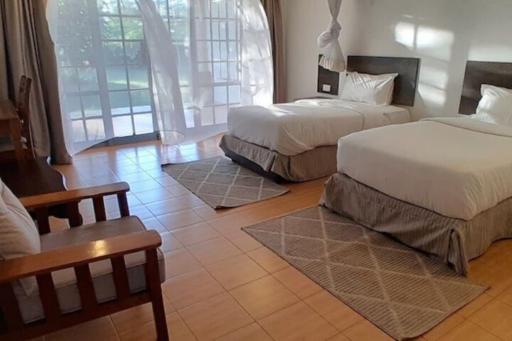 Room 6 of 76