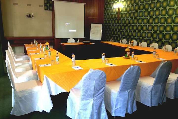 Business Center 7 of 14