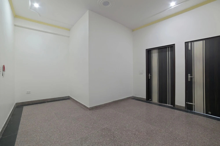 Room 10 of 14