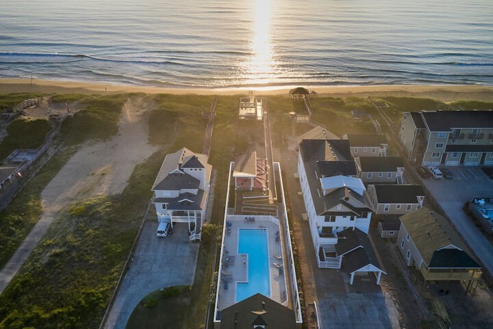 Exterior of Ebb Tide Motel