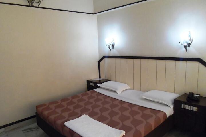 Room 6 of 24