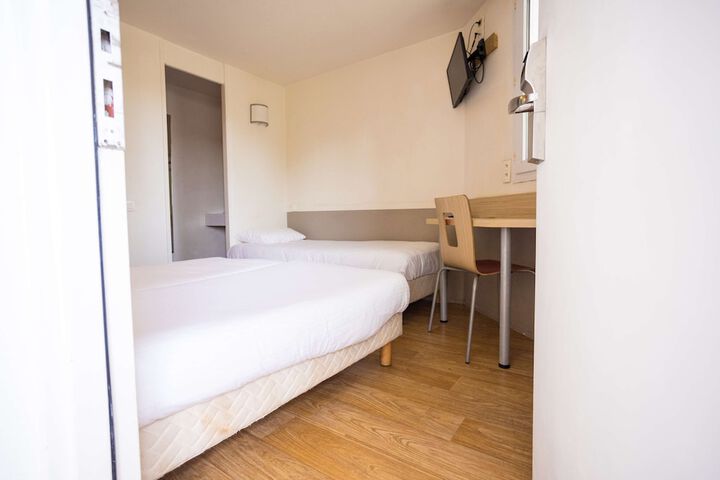 Room 10 of 40
