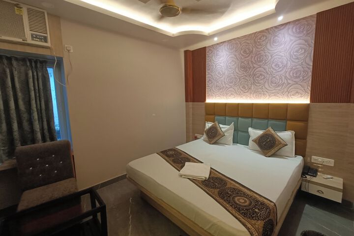 Room 33 of 54