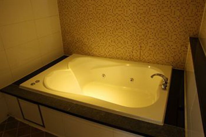 Hot Tub 17 of 20