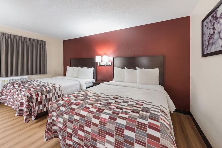 1 Queen Bed Mobility Accessible Roll in Shower (16 of 16)