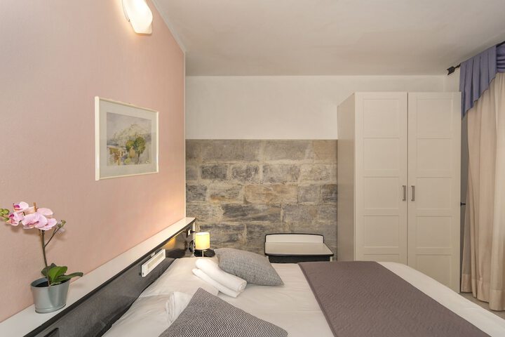 Room 5 of 41