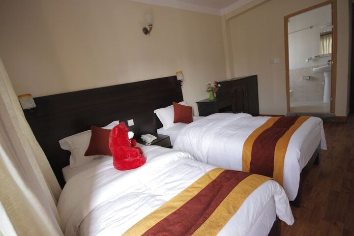 Room 3 of 47