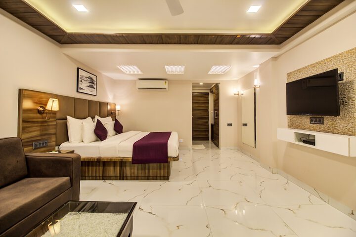 Room 3 of 21