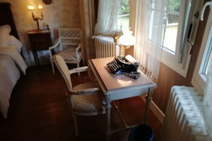 Room 93 of 106