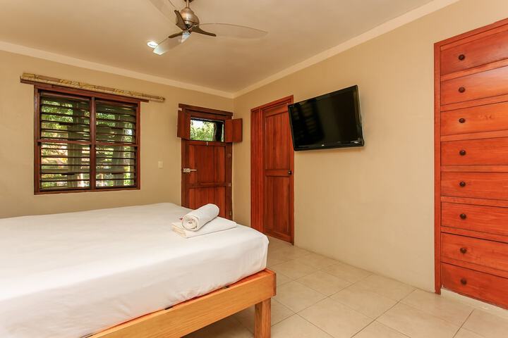 Room 8 of 28