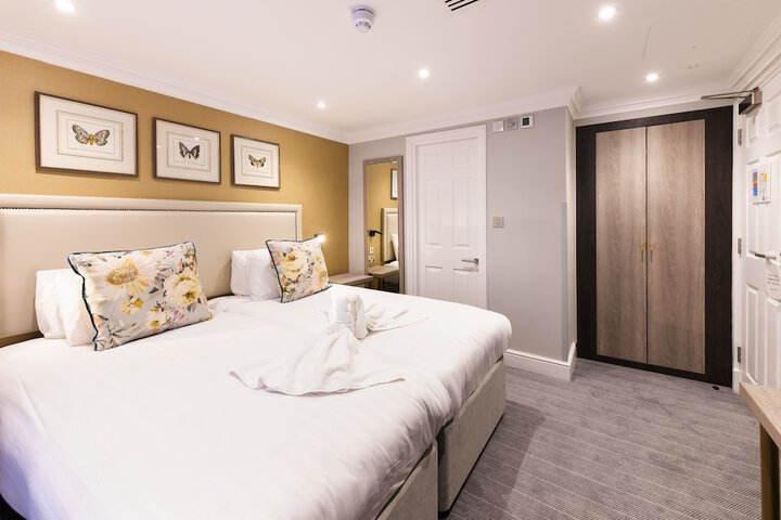 Room 4 of 55