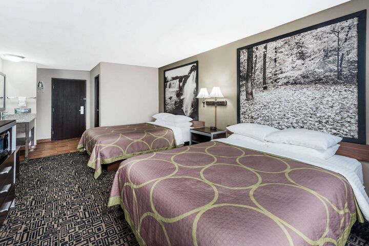 2 Queen Beds (1 of 2)