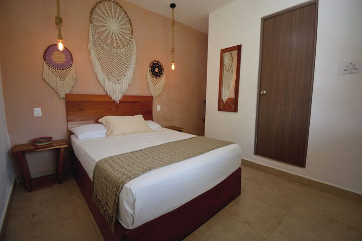 Room 10 of 28