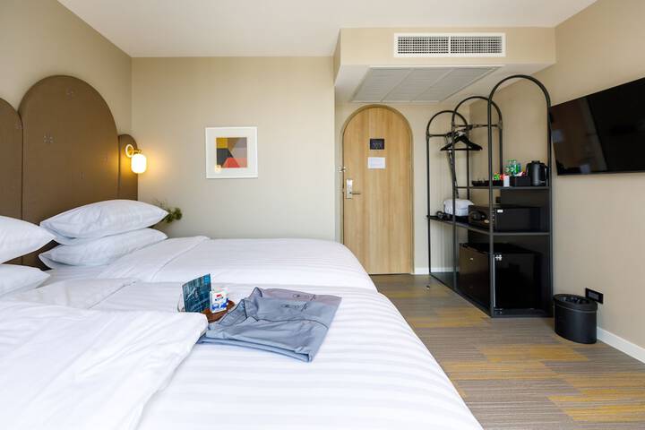 Room 34 of 161