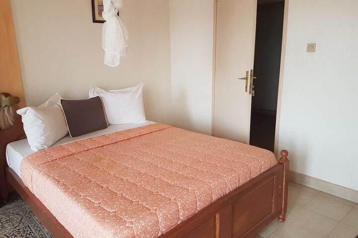 Room 4 of 20