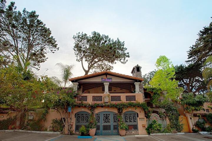 Les Artistes Inn in Del Mar, CA