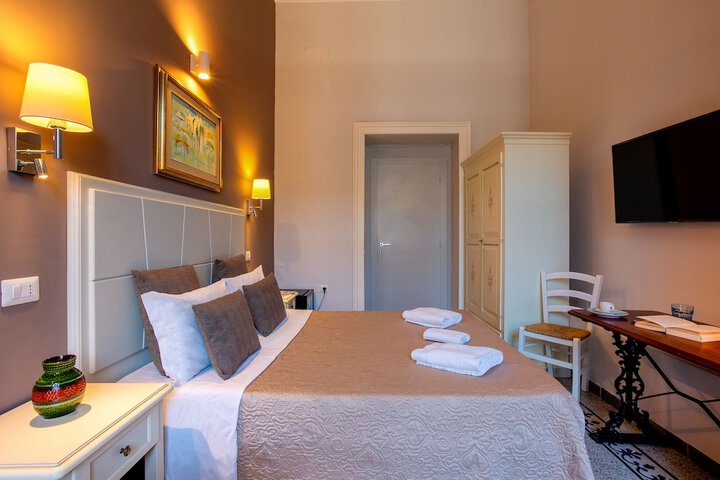 Room 14 of 76