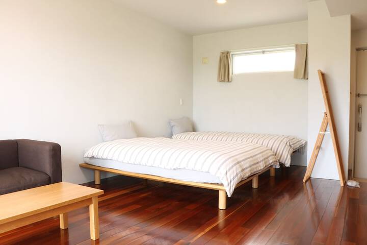 Room 13 of 27