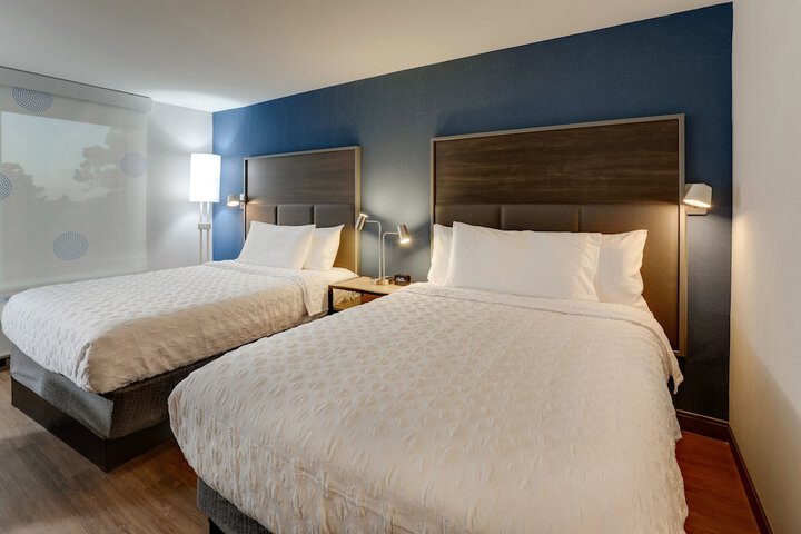 2 Queen Beds with Walk in Shower (8 of 14)