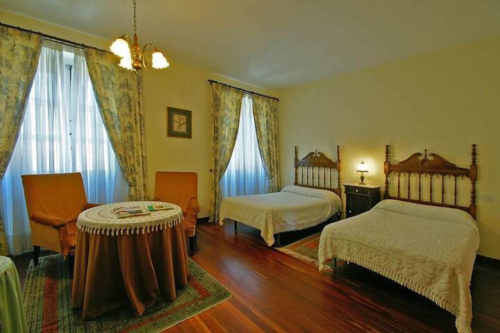 Room 10 of 48