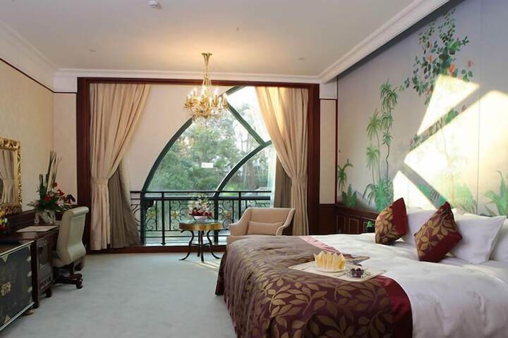 Room 10 of 31