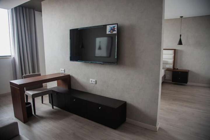 Room 11 of 24