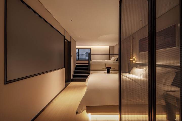 Room 12 of 19