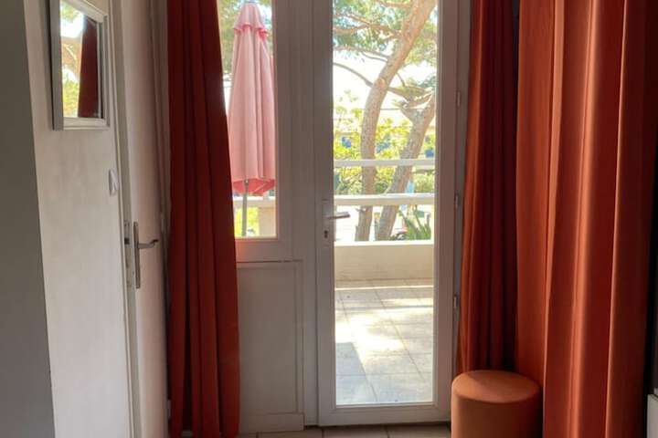 Room 12 of 62