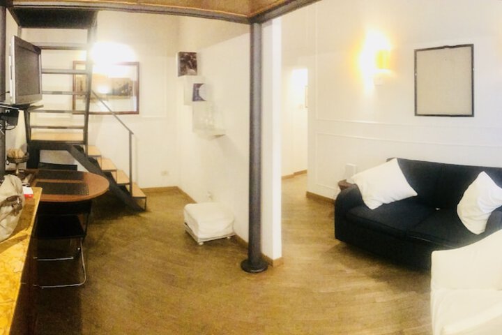 Room 27 of 33