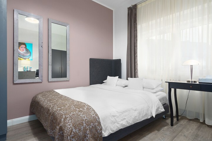 Room 9 of 29