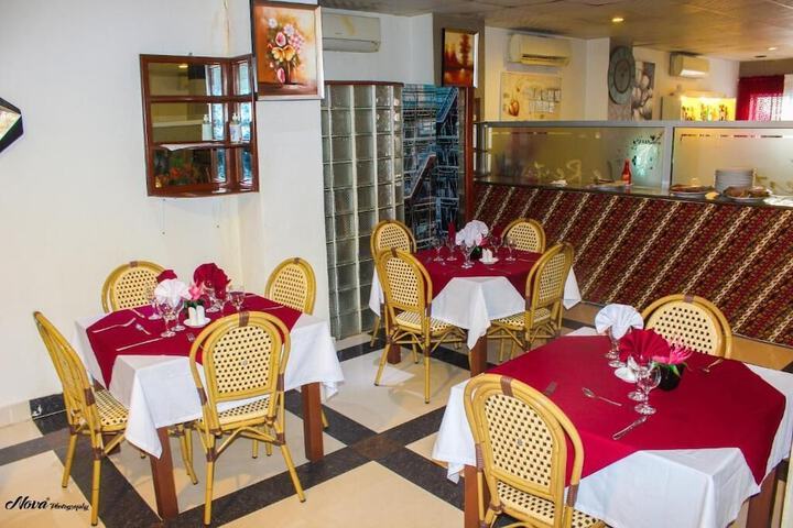 Dining 54 of 62