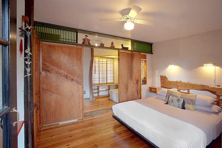 Room 21 of 83