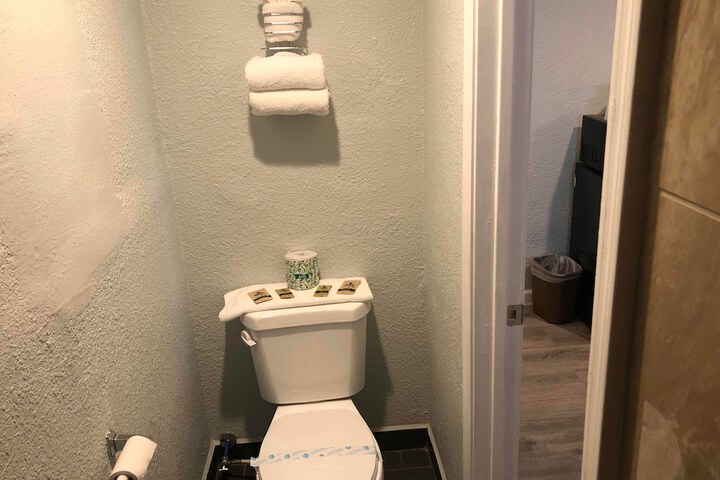 Room 16 of 22