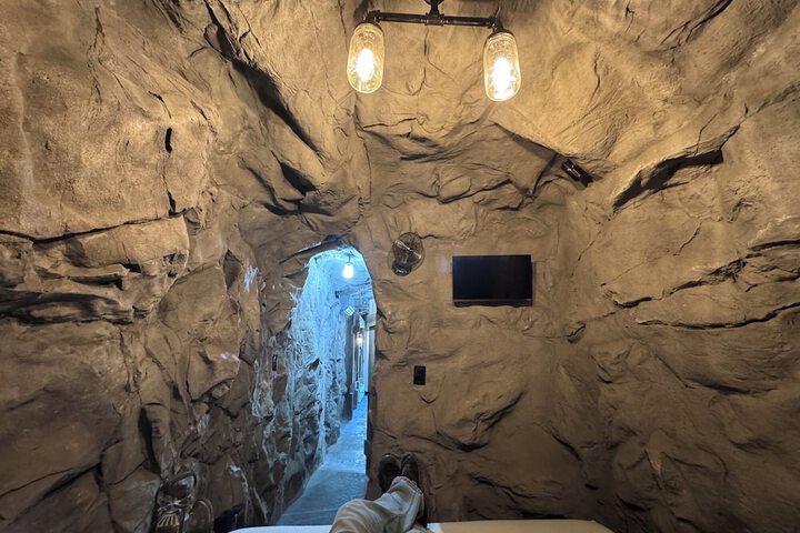 Room 9 of 28