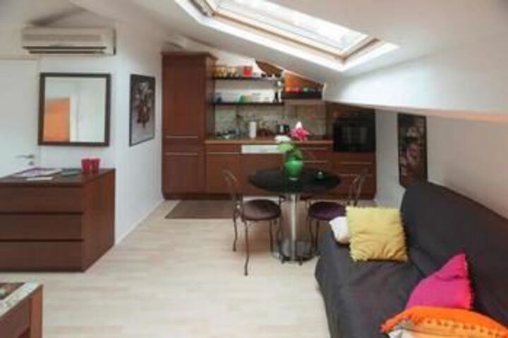 Room 6 of 7